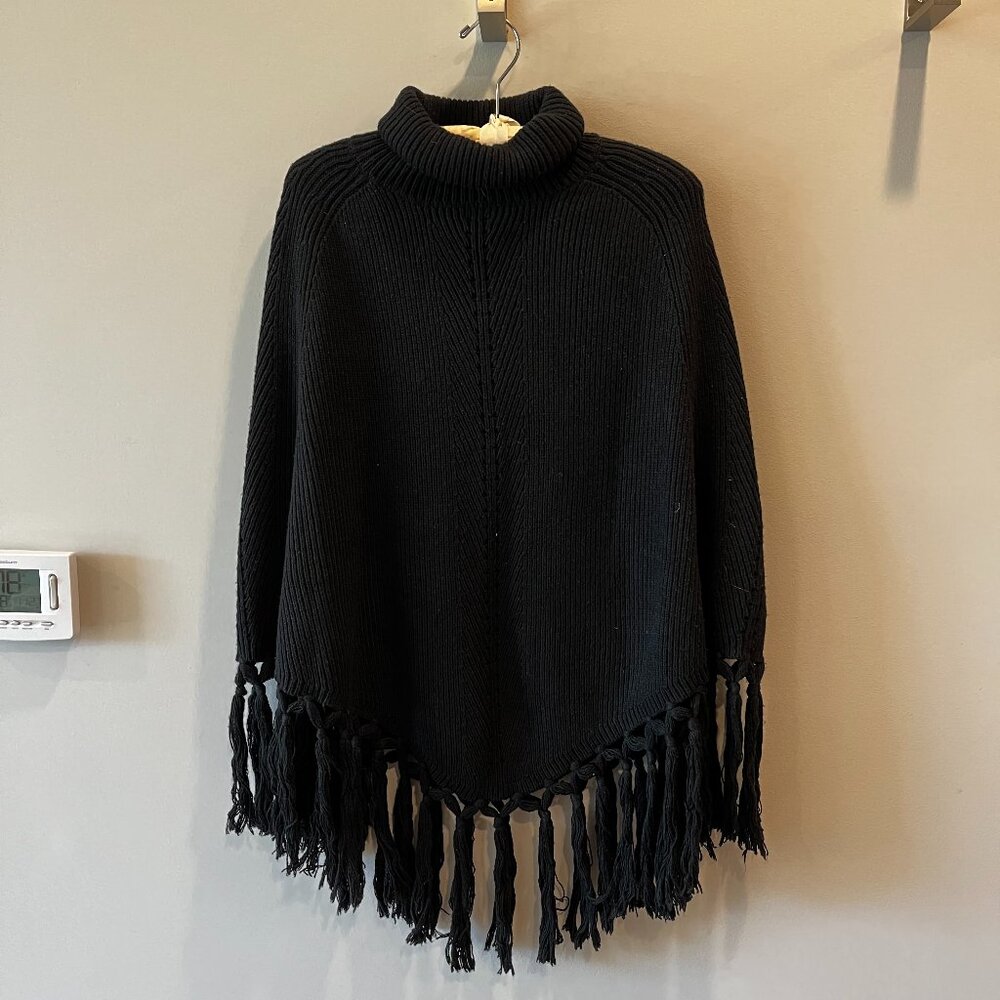 BCBG MAXAZRIA PONCHO sweater  - Excellent Condition - Never Been Worn